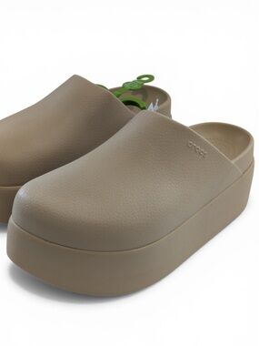 Dylan Platform Crocs